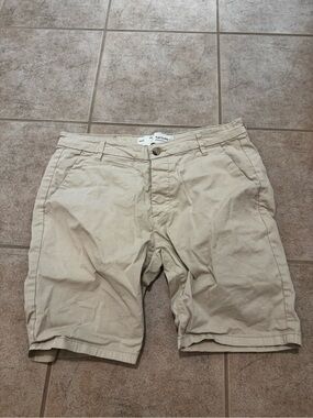YoungLA Men's Beige Flat-Front Chino Shorts